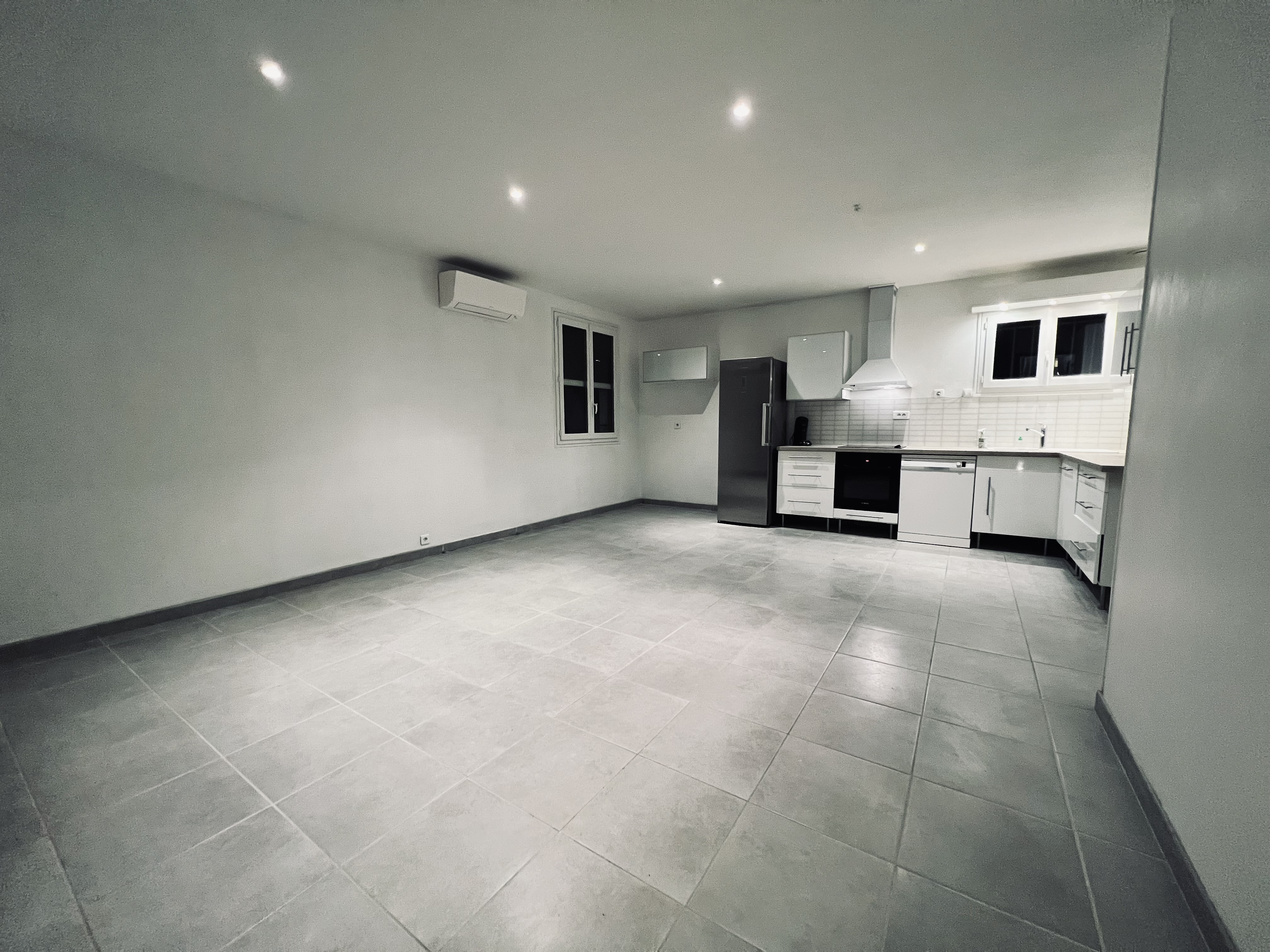Maison t 6 avec  studio, garage et piscine hors sol